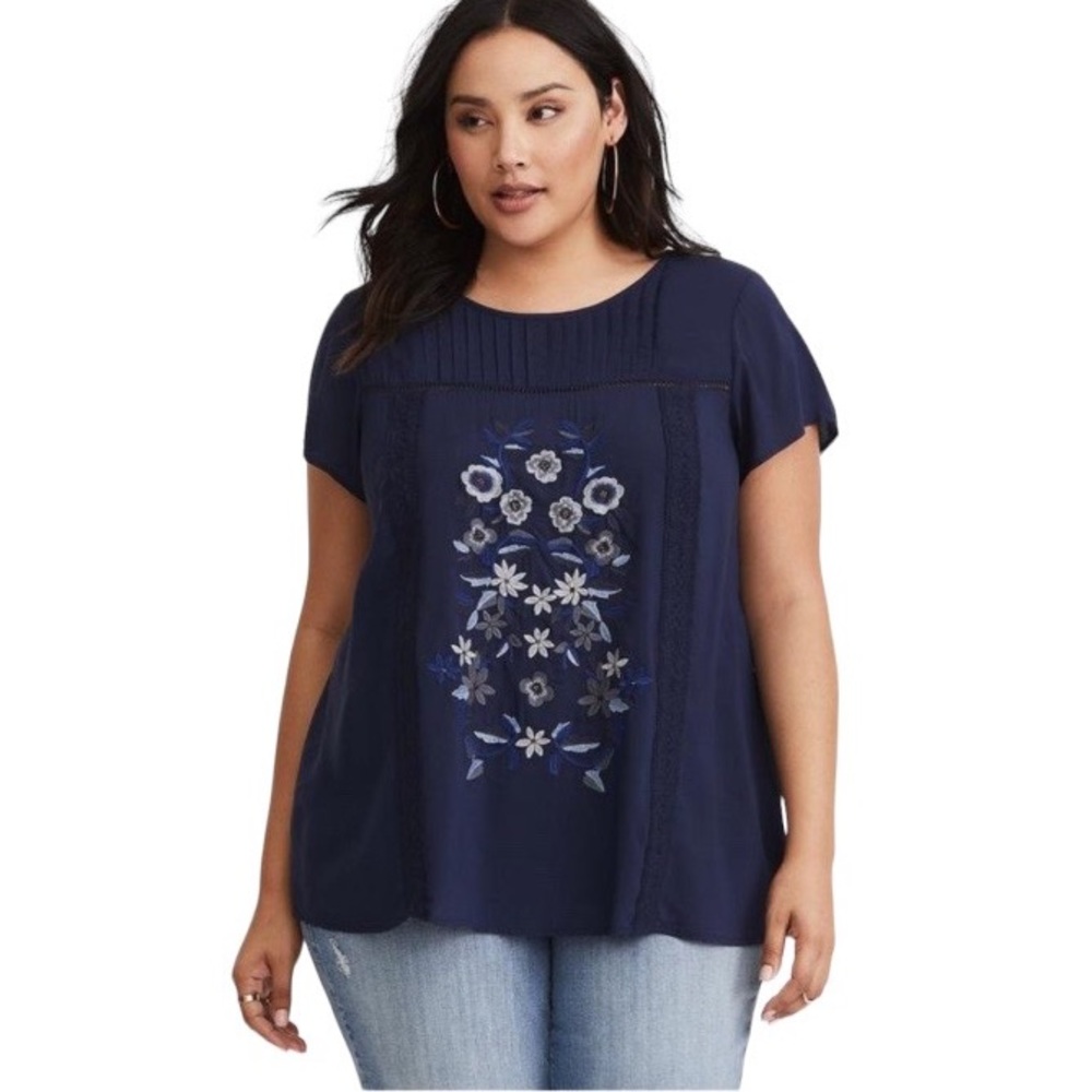 Torrid Navy Floral Pintuck Challis Blouse Sz 00 | M/L 10 Embroidered Beaded